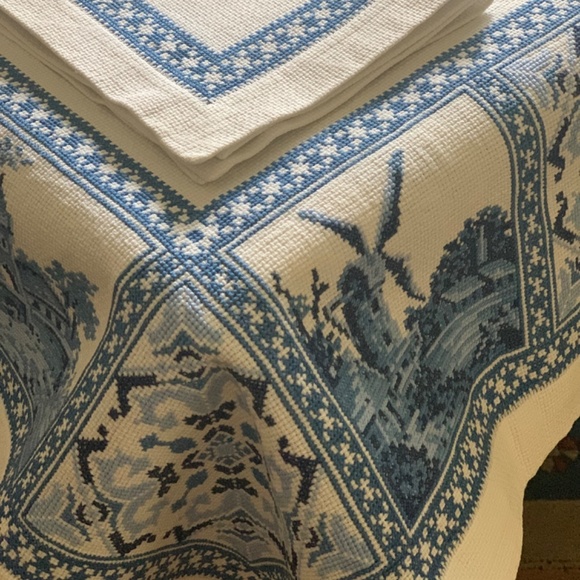 Tablecloth Handmade Vntg Delft Blue with Windmills with 5 Napkins - Picture 12 of 14